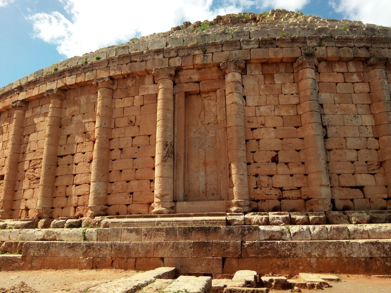 LOW ANGLE VIEW OF HISTORICAL BUILDING