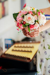 Close-up of rose bouquet on table