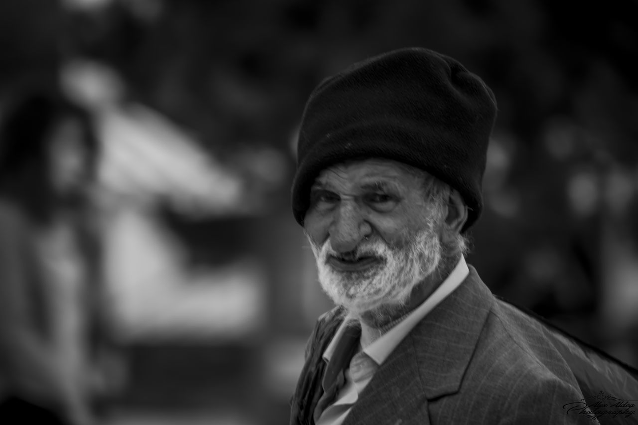 CLOSE-UP PORTRAIT OF MAN IN PARK