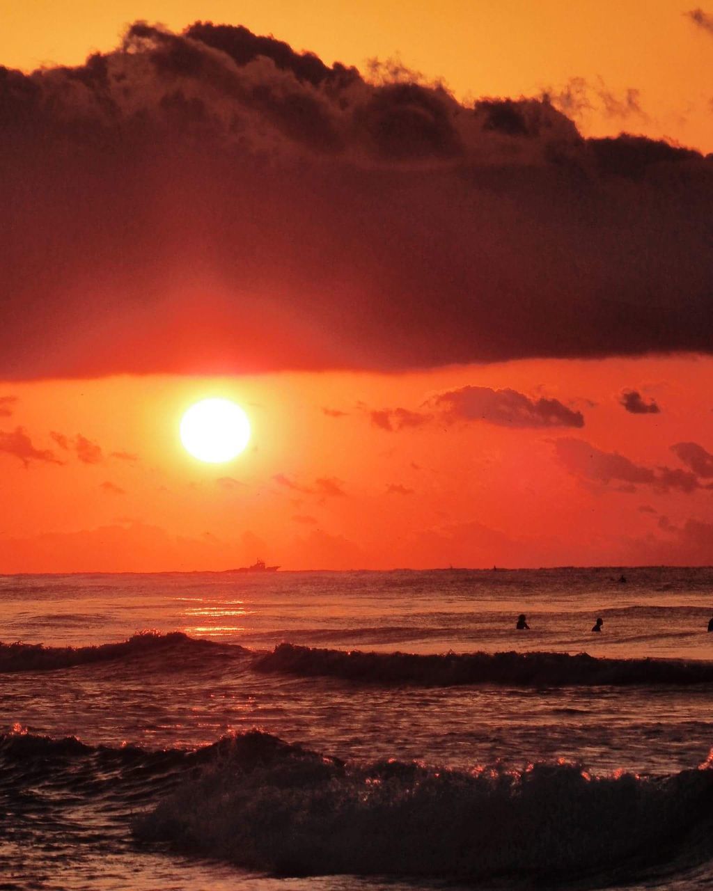 sea, sunset, horizon over water, sun, scenics, beauty in nature, orange color, beach, sky, nature, outdoors, idyllic, tranquility, water, no people, wave