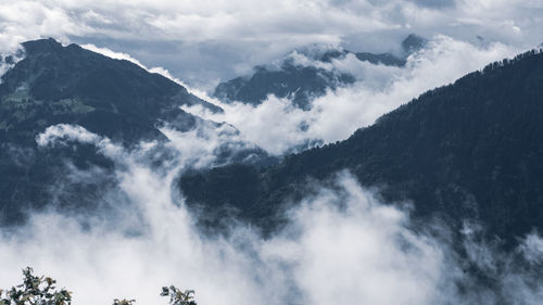 I was falling in love with this scene, where the clouds are giving a hug to the mountains