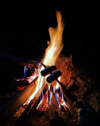 Bake an outdoor fire at night..