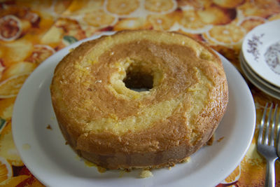 Homemade round-hole orange cake