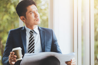 Man holding coffee cup