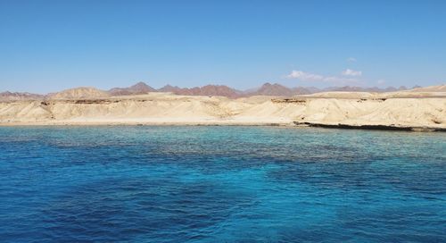  colors of blue in the desert