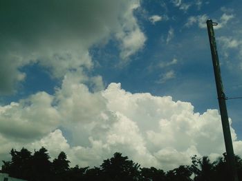 Low angle view of cloudy sky