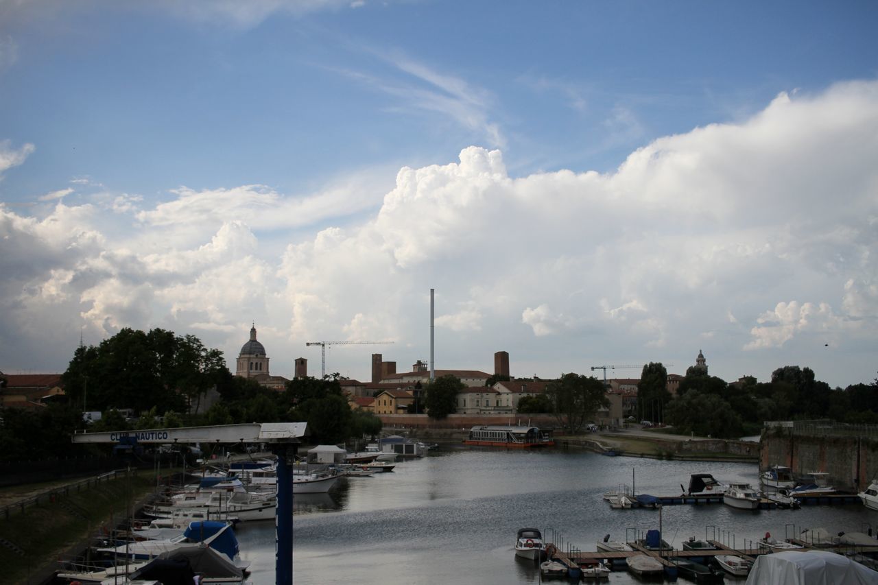 PANORAMIC VIEW OF RIVER AND BUILDINGS AGAINST SKY