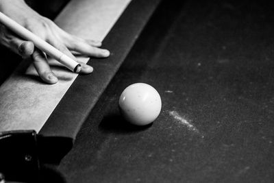 Cropped hand playing snooker 