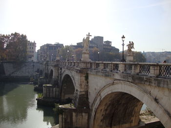 Ponte sant angelo over tiber river against sky