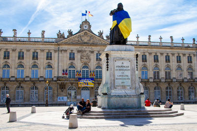 Nancy, france, april 18, 2022. solidarity with ukraine. statue of stanislas with the ukrainian flag.