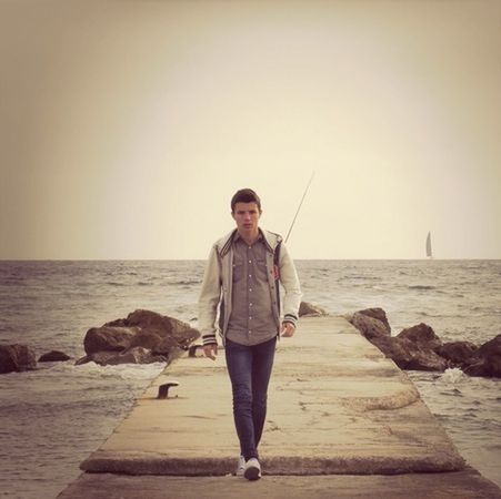 sea, water, standing, clear sky, young adult, casual clothing, horizon over water, lifestyles, copy space, full length, leisure activity, beach, portrait, looking at camera, person, front view, tranquility, scenics