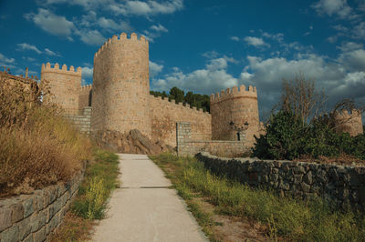 Old ruin building against sky