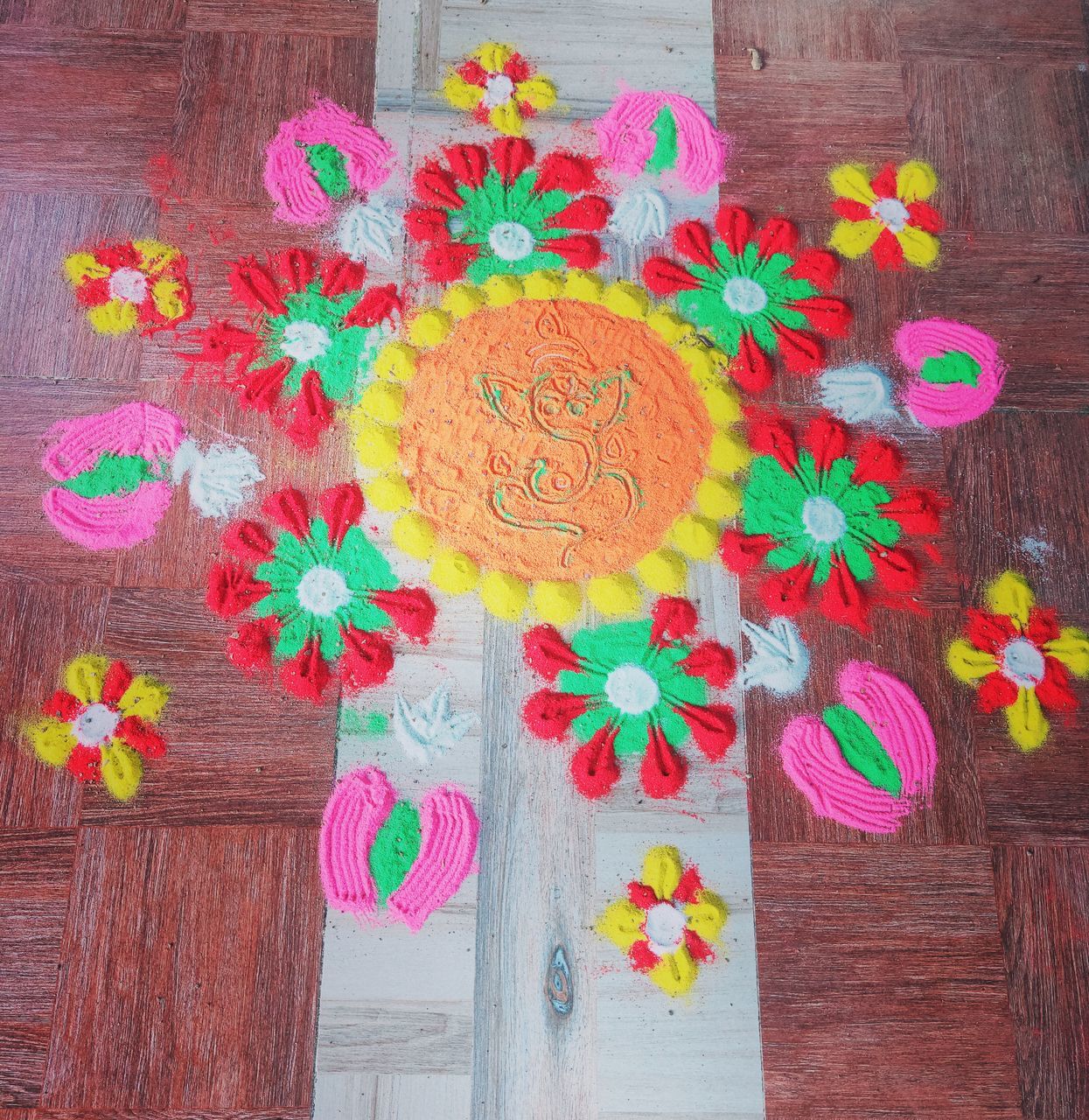 CLOSE-UP OF MULTI COLORED FLOWER BOUQUET