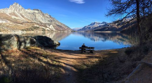 Panoramic view of lake and mountains against sky