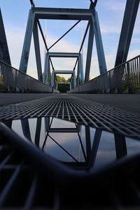 Bridge reflection in a smartphone 