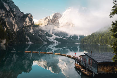 Panoramic view of lake and mountains against sky