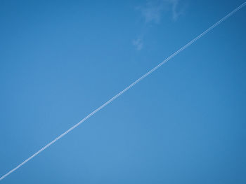 Vapor trail against clear blue sky