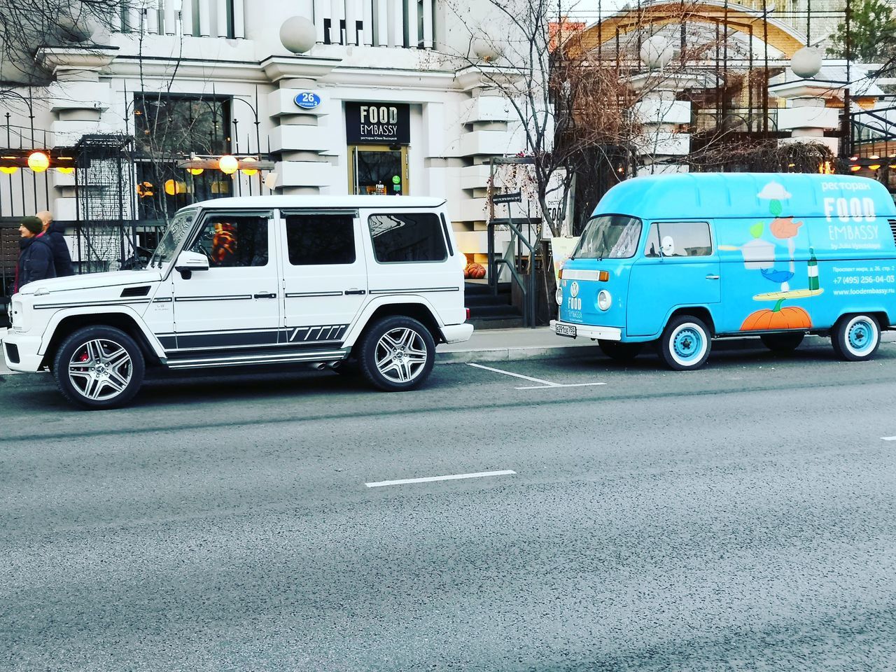 CARS ON STREET AGAINST BUILDINGS