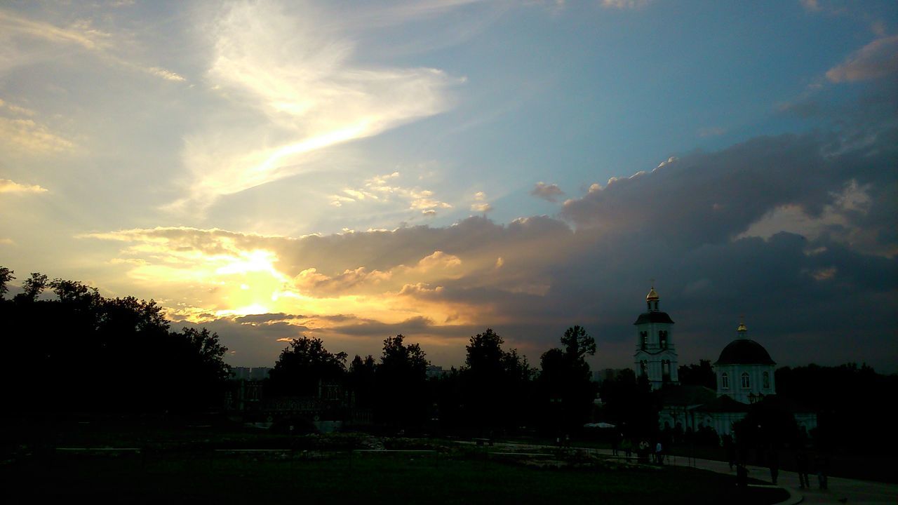 sunset, sky, silhouette, tree, architecture, built structure, cloud - sky, building exterior, scenics, beauty in nature, orange color, sun, tranquility, tranquil scene, cloud, nature, idyllic, sunlight, cloudy, landscape