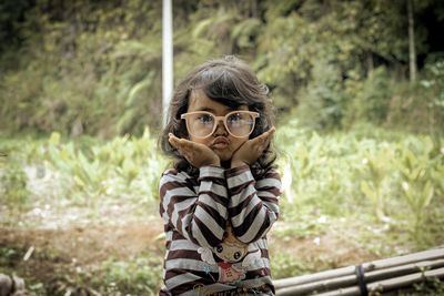 Potrait of little girl pose in outdoor