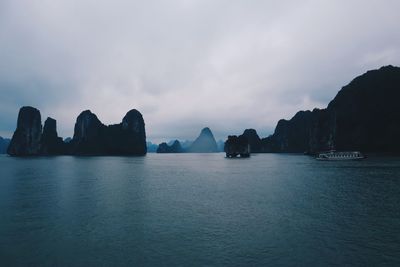 Panoramic view of bay against sky