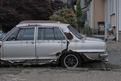 Vintage car against building in city