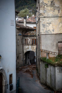 Narrow alley amidst buildings in city