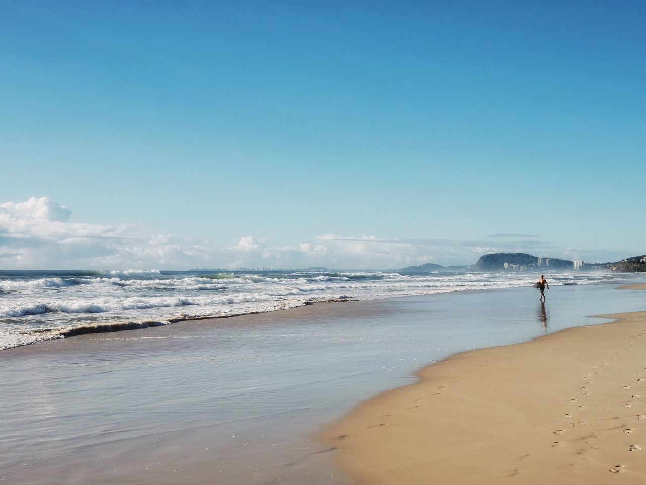 beach, sea, sand, shore, real people, water, nature, horizon over water, wave, beauty in nature, sky, scenics, one person, vacations, day, standing, outdoors, leisure activity, men, people