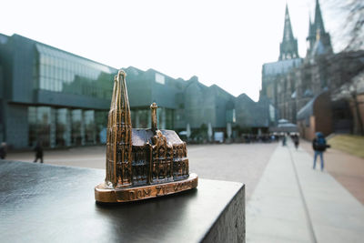 Close-up of cologne cathedral model on retaining wall with museum in background