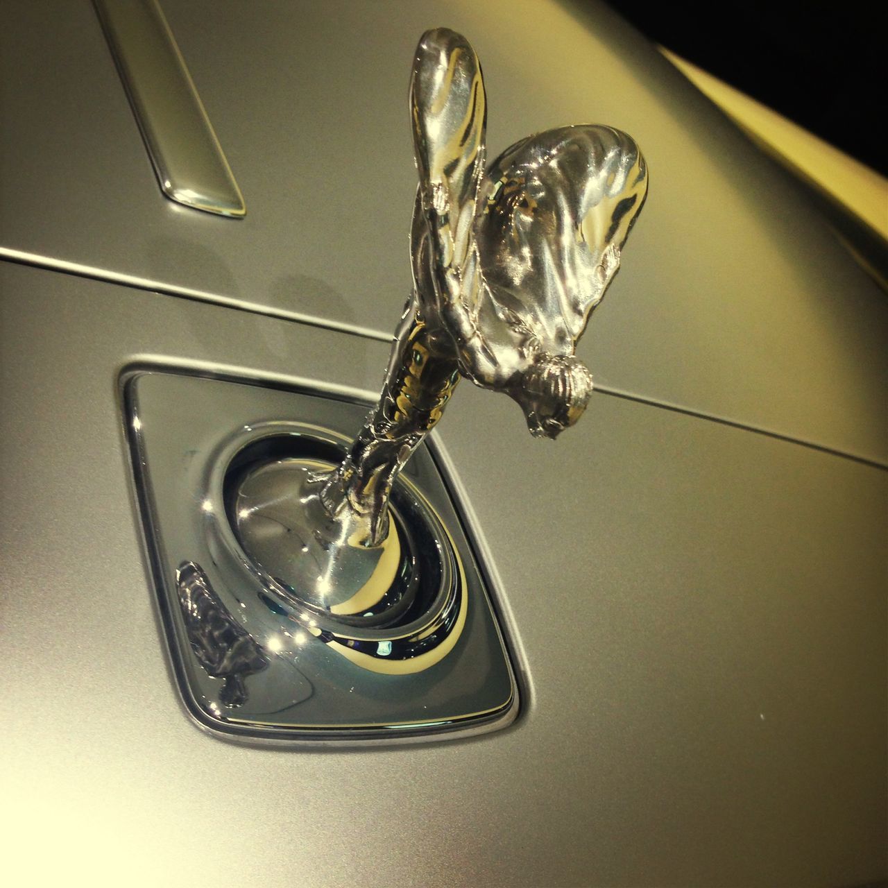 indoors, close-up, still life, glass - material, shiny, reflection, transparent, studio shot, water, table, no people, single object, metal, drop, motion, drinking glass, high angle view, glass, silver colored, faucet