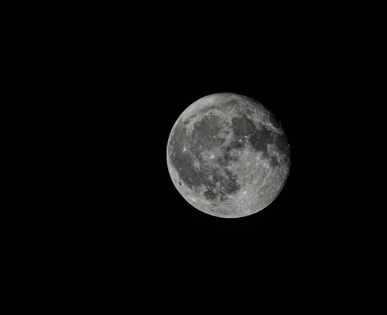 LOW ANGLE VIEW OF FULL MOON AGAINST SKY