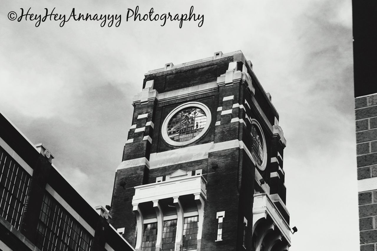 LOW ANGLE VIEW OF CLOCK TOWER AGAINST THE SKY