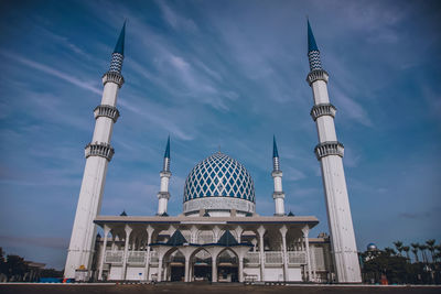View of shah alam mosque against sky