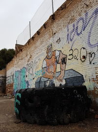 Graffiti on abandoned building