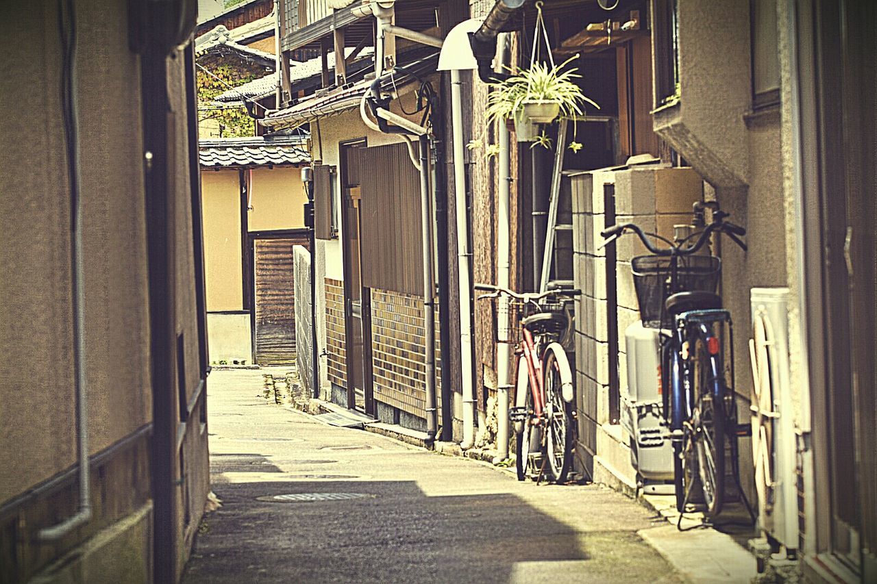 building exterior, architecture, built structure, the way forward, street, city, residential building, residential structure, narrow, building, door, sidewalk, alley, outdoors, house, day, entrance, transportation, cobblestone, bicycle