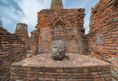 Statue of historic building against sky