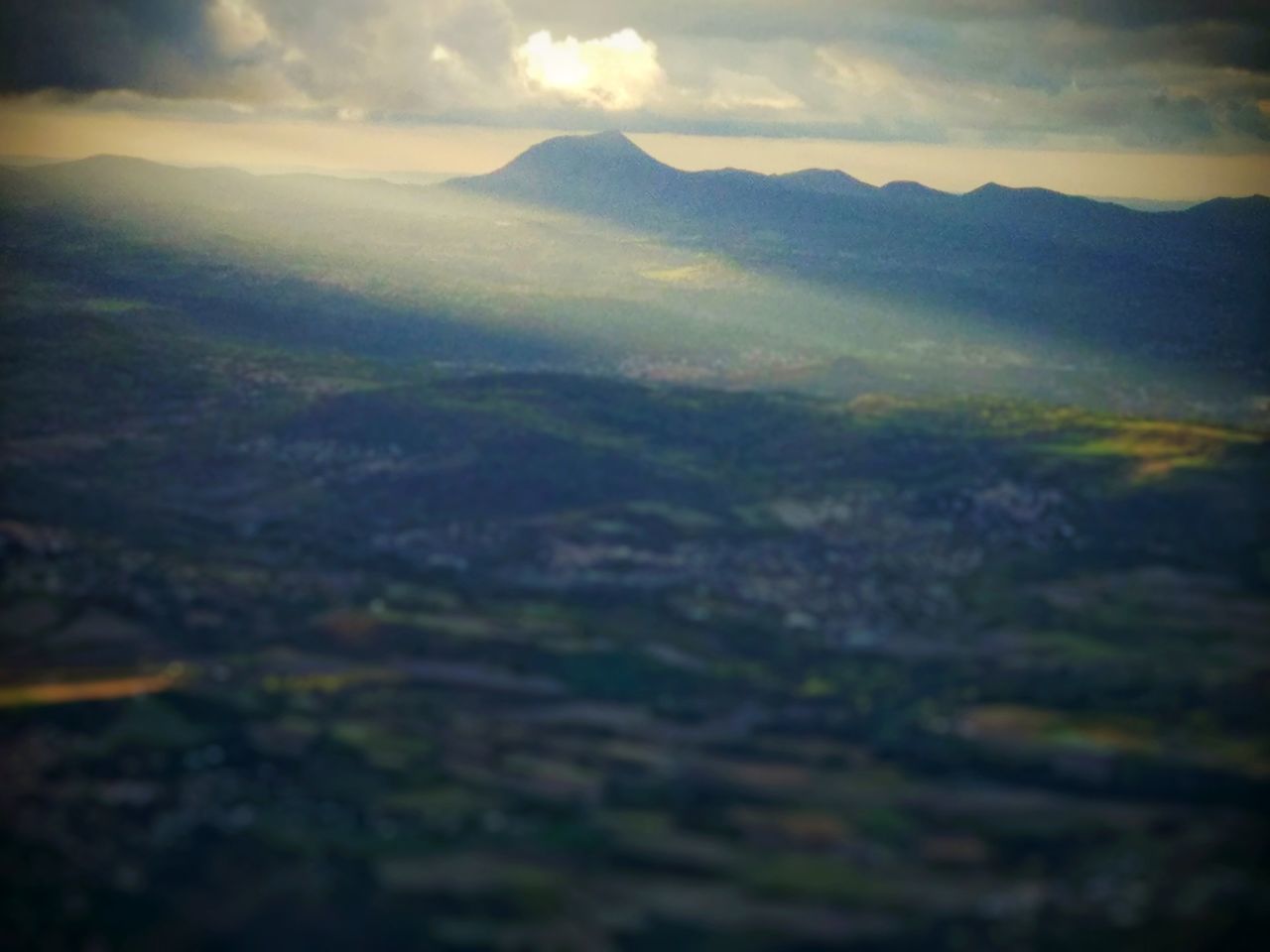 nature, beauty in nature, scenics, tranquility, tranquil scene, mountain, landscape, outdoors, no people, idyllic, sky, day, mountain range