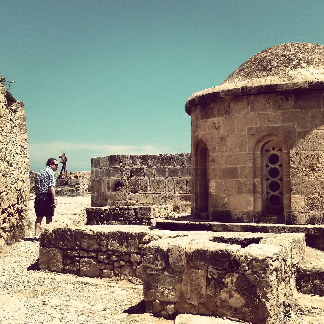 architecture, built structure, building exterior, history, old ruin, ancient, the past, ancient civilization, clear sky, old, tourism, travel destinations, famous place, travel, stone wall, archaeology, blue, sunlight, ruined