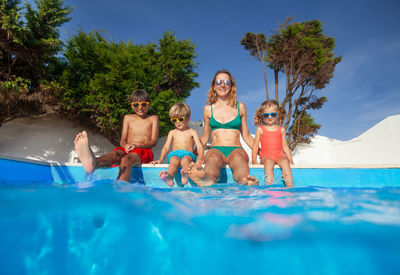 Portrait of smiling friends in swimming pool