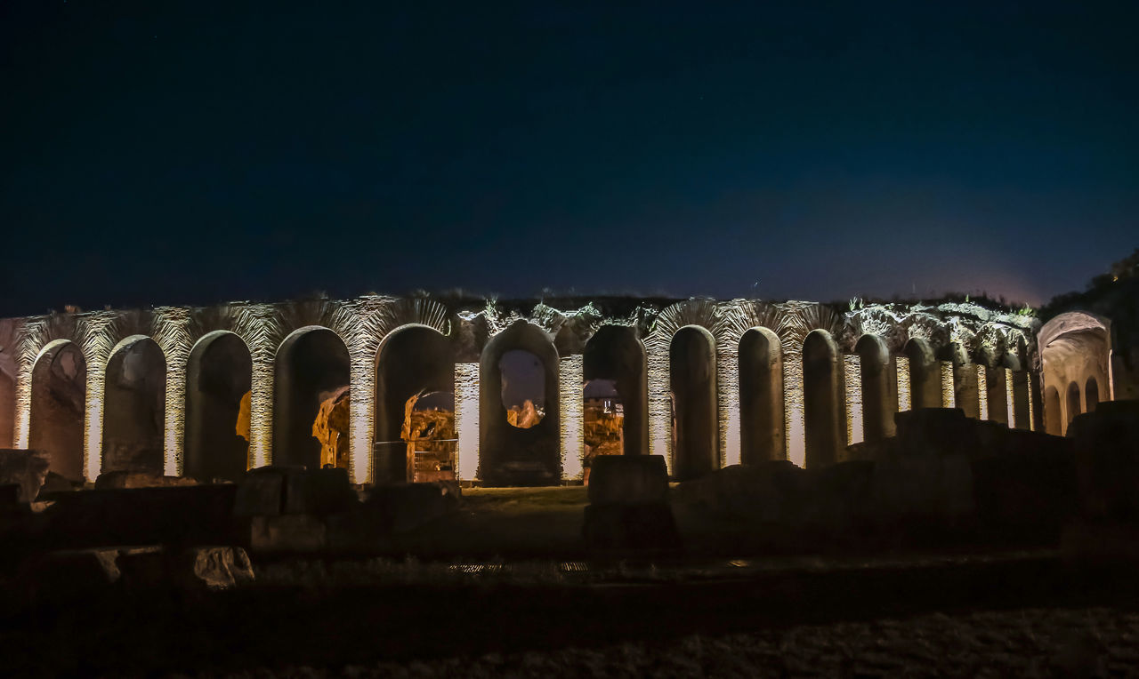 PANORAMIC VIEW OF HISTORICAL BUILDING AGAINST SKY