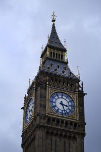 Low angle view of big ben against sky