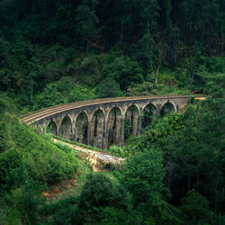 Nine arches bridge in highlands near ella, sri lanka. jungle and tea plantation all around.