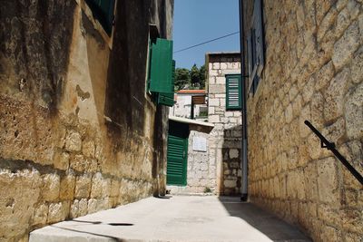 Narrow alley amidst buildings in city