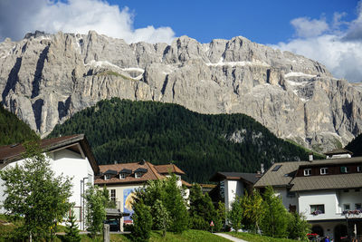 Panoramic view of buildings and mountains against sky