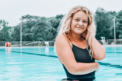 Portrait of smiling young woman in swimming pool