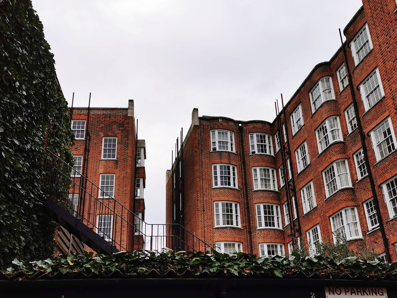 LOW ANGLE VIEW OF RESIDENTIAL BUILDINGS IN CITY