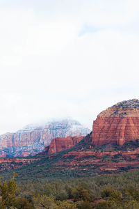 Snowy red mountains with fog in sedona. red rock state park, arizona, usa