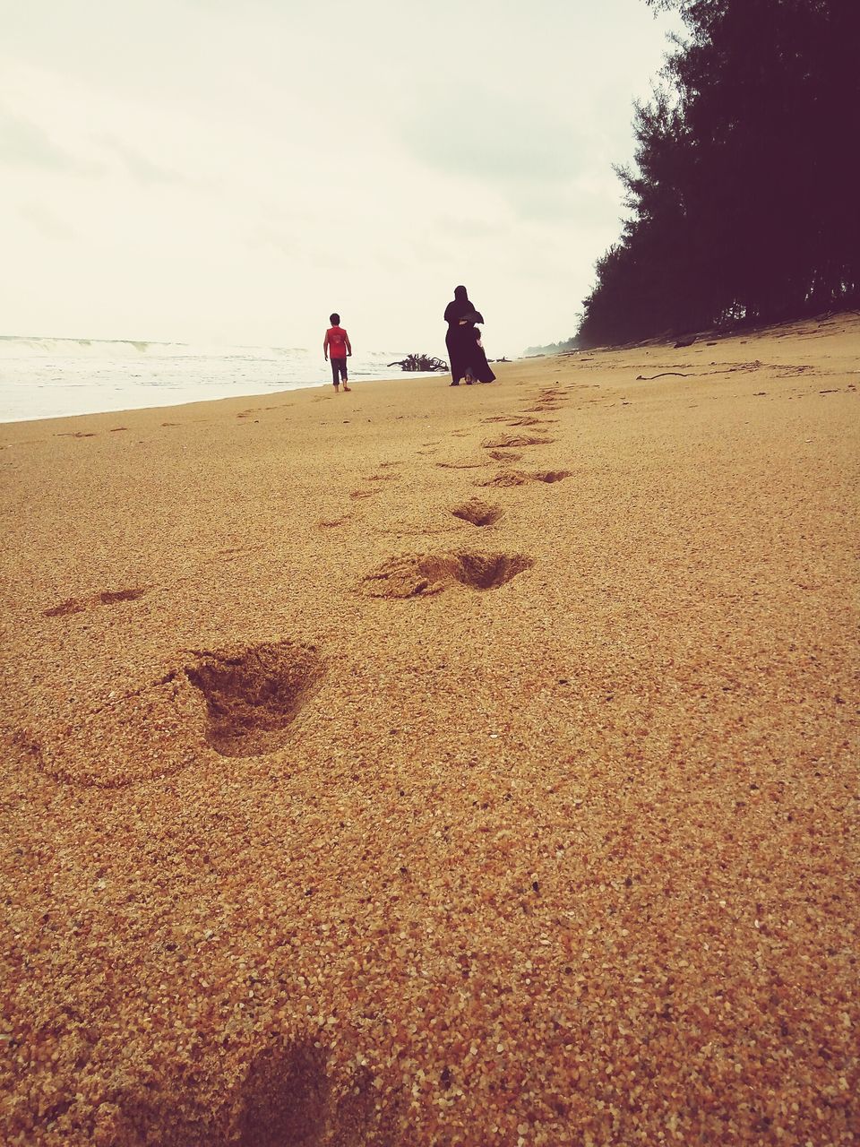 beach, sand, shore, sea, sky, leisure activity, lifestyles, men, vacations, tranquility, water, person, togetherness, tranquil scene, nature, full length, walking, horizon over water