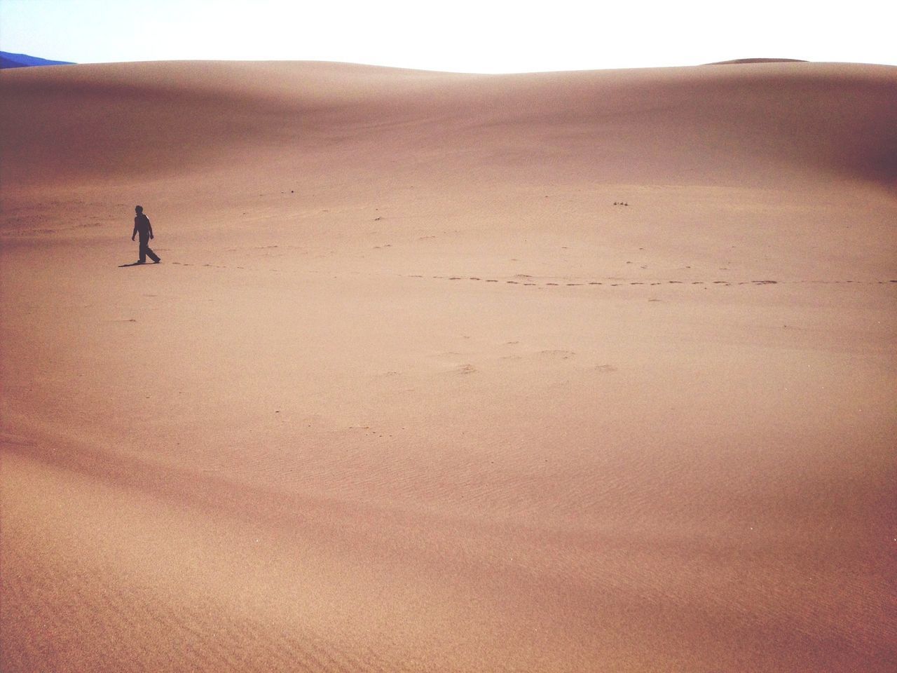 desert, landscape, sand, sand dune, arid climate, tranquil scene, tranquility, mountain, scenics, nature, leisure activity, full length, beauty in nature, lifestyles, clear sky, walking, men, non-urban scene