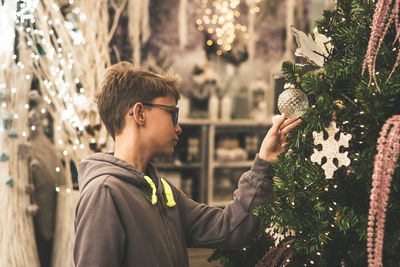 Portrait of young man with christmas tree